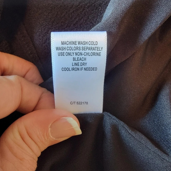 NWT Taylor Dress Black Crepe Long Puff Sleeves V Neck Style 5803 M. Size 6 - Picture 9 of 14